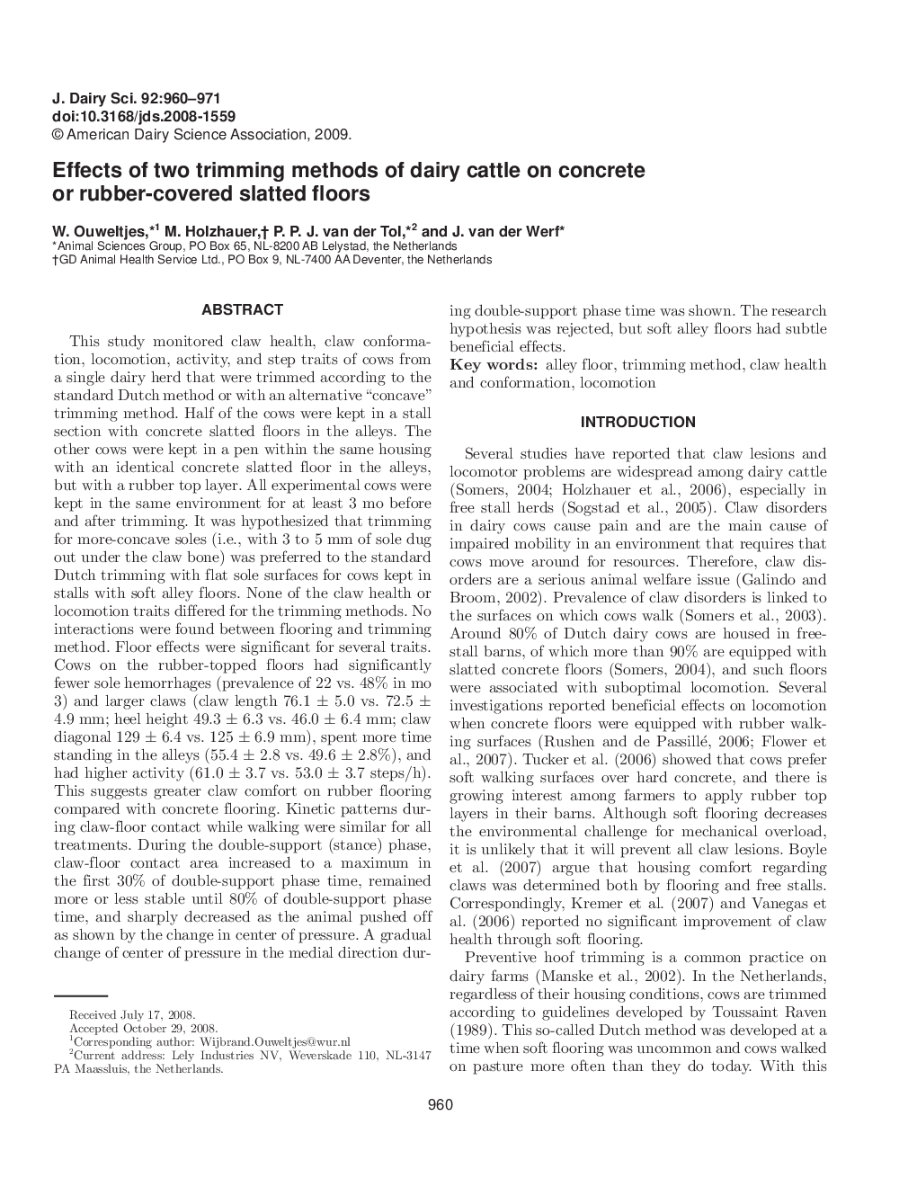 Effects of two trimming methods of dairy cattle on concrete or rubber-covered slatted floors