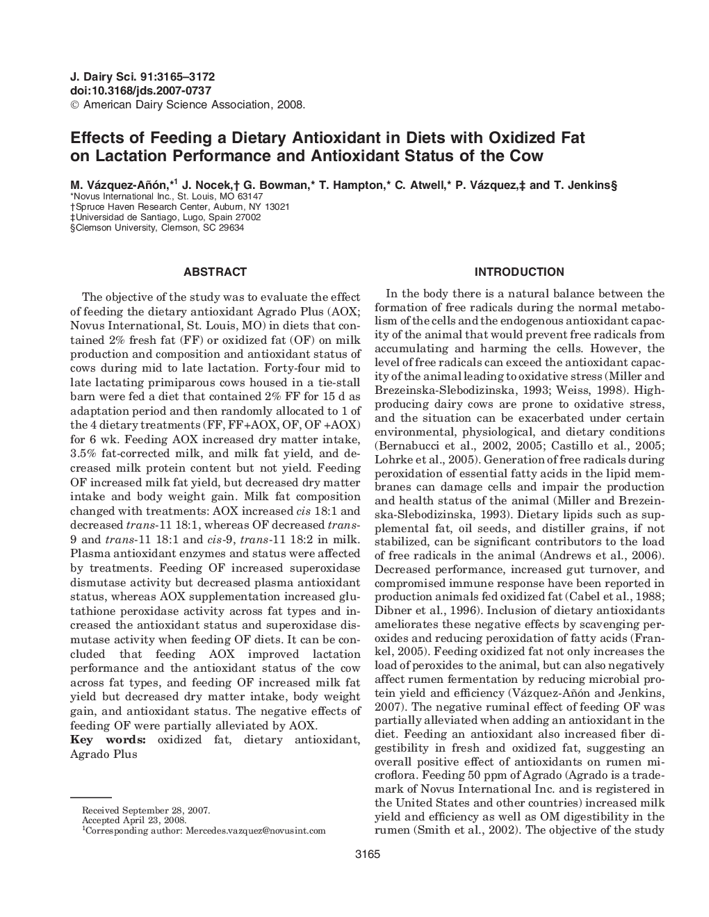 Effects of Feeding a Dietary Antioxidant in Diets with Oxidized Fat on Lactation Performance and Antioxidant Status of the Cow