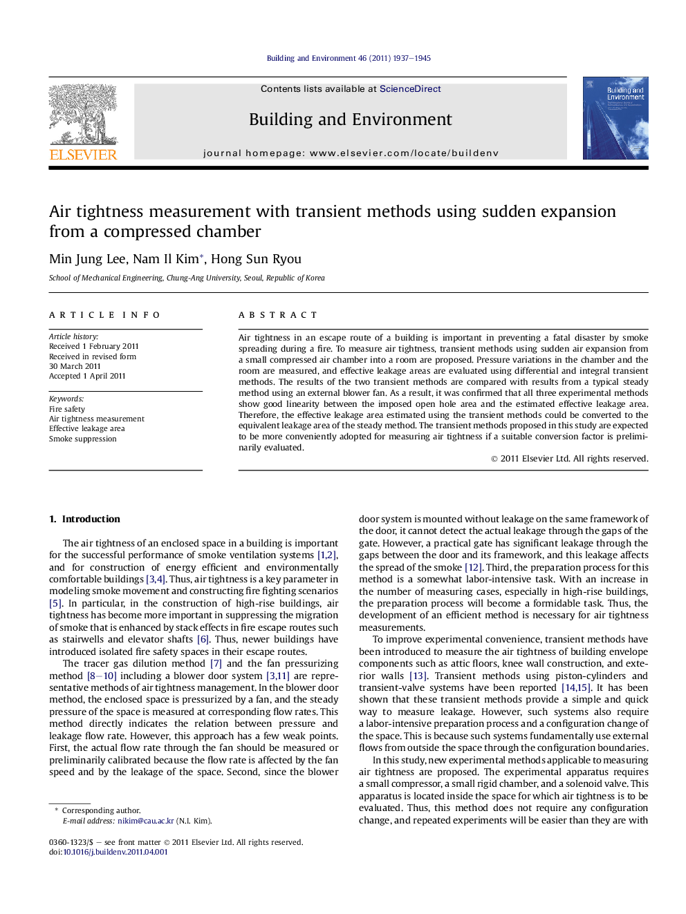 Air tightness measurement with transient methods using sudden expansion from a compressed chamber