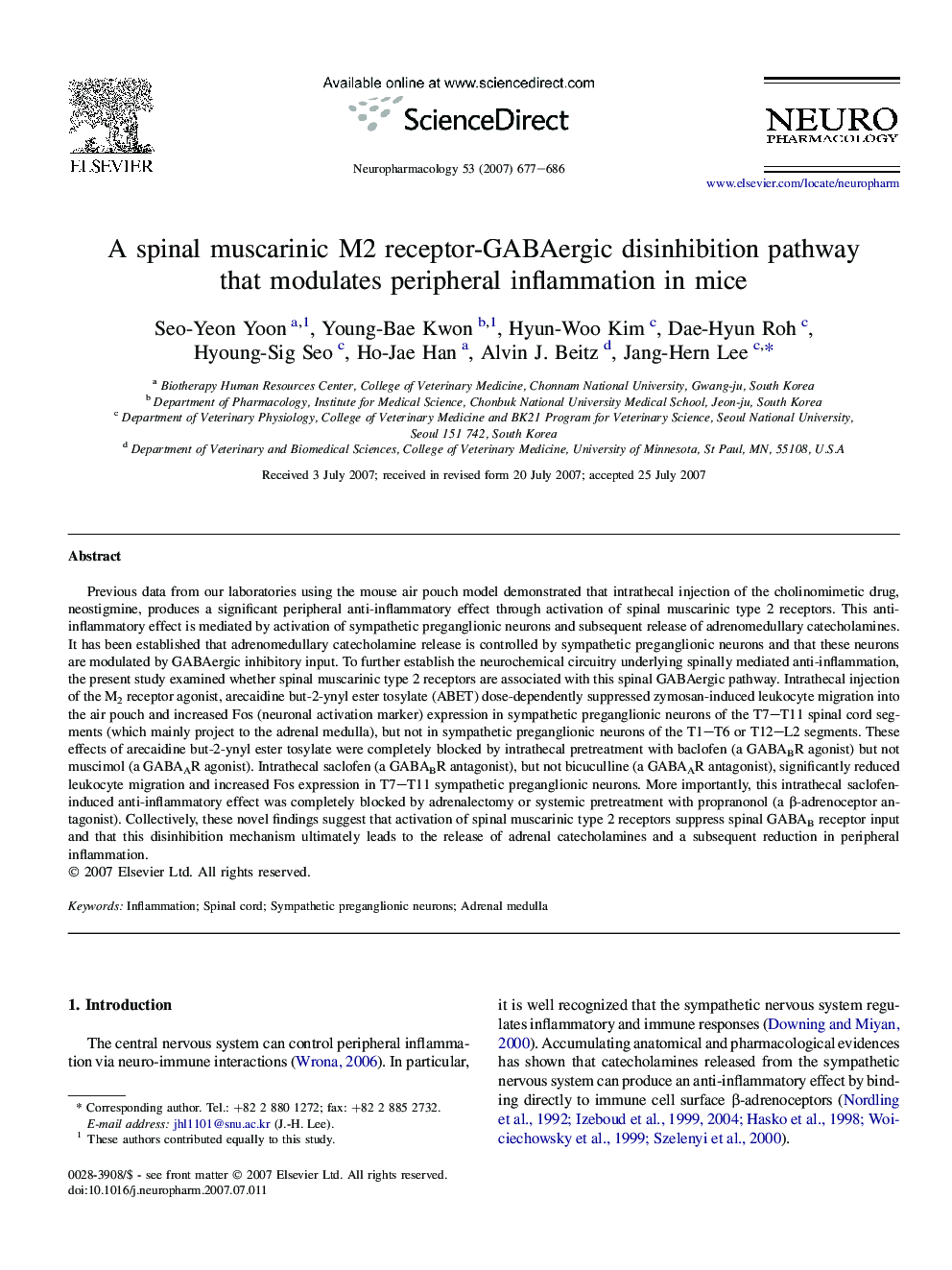 A spinal muscarinic M2 receptor-GABAergic disinhibition pathway that modulates peripheral inflammation in mice