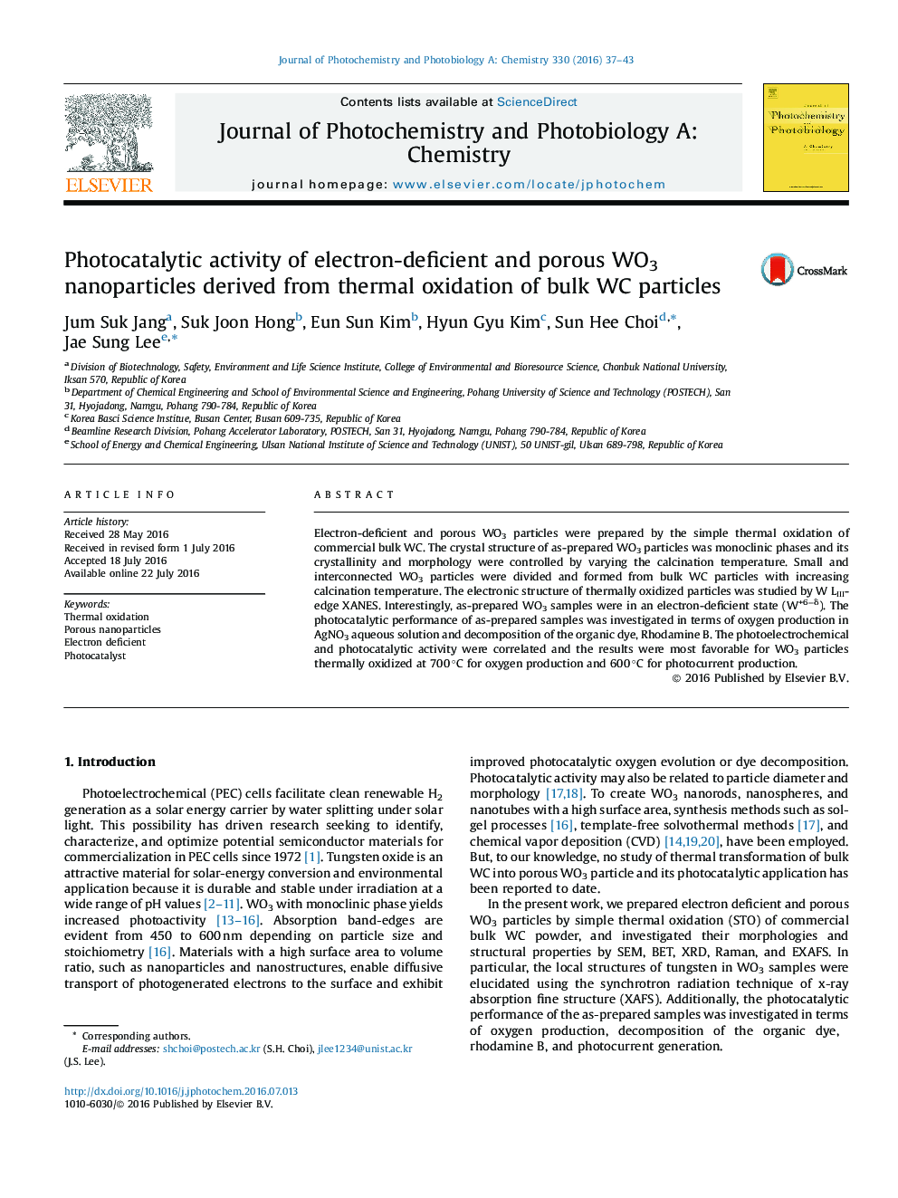 Photocatalytic activity of electron-deficient and porous WO3 nanoparticles derived from thermal oxidation of bulk WC particles