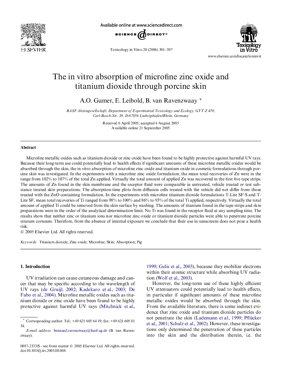 The in vitro absorption of microfine zinc oxide and titanium dioxide through porcine skin