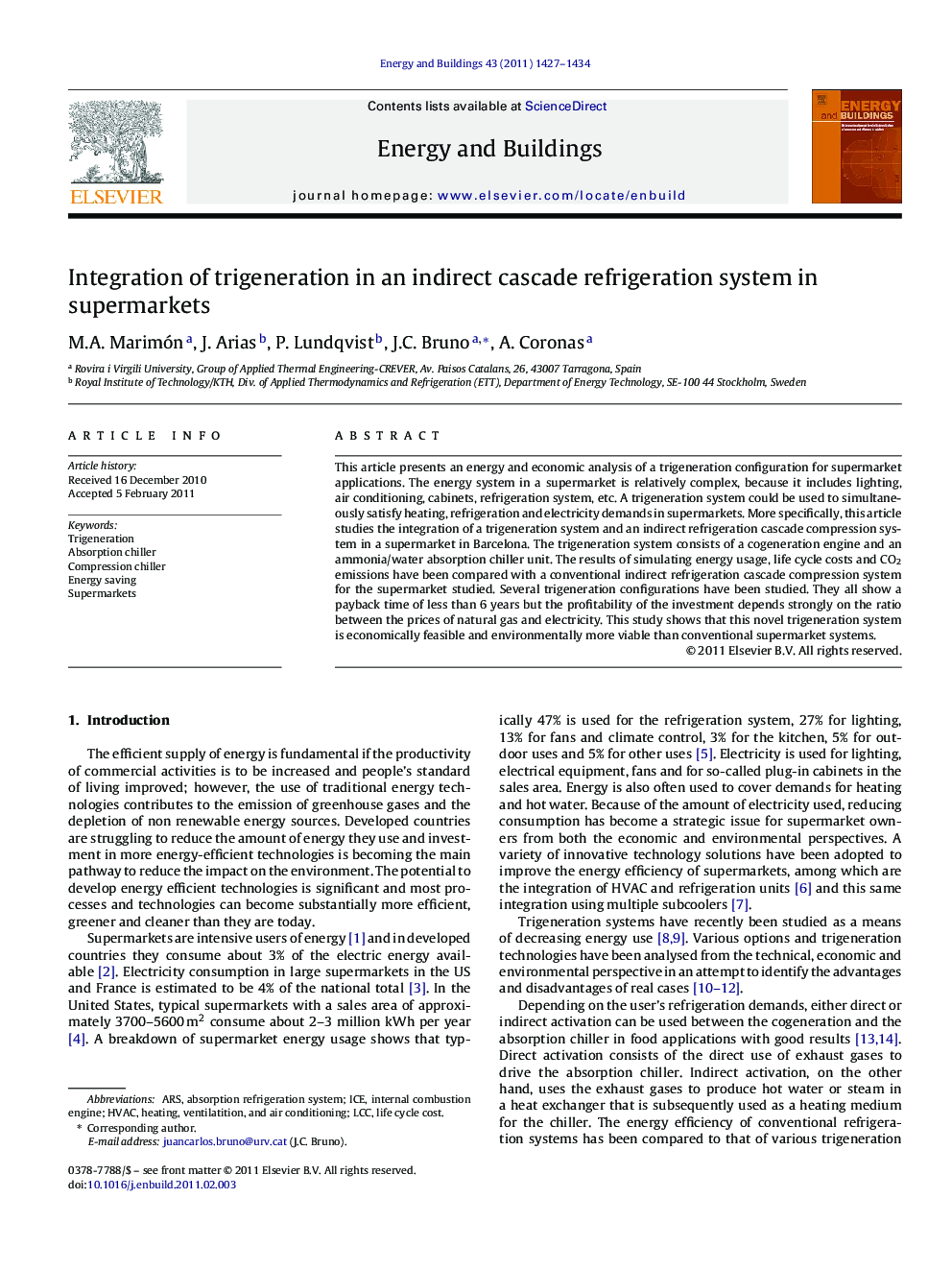 Integration of trigeneration in an indirect cascade refrigeration system in supermarkets