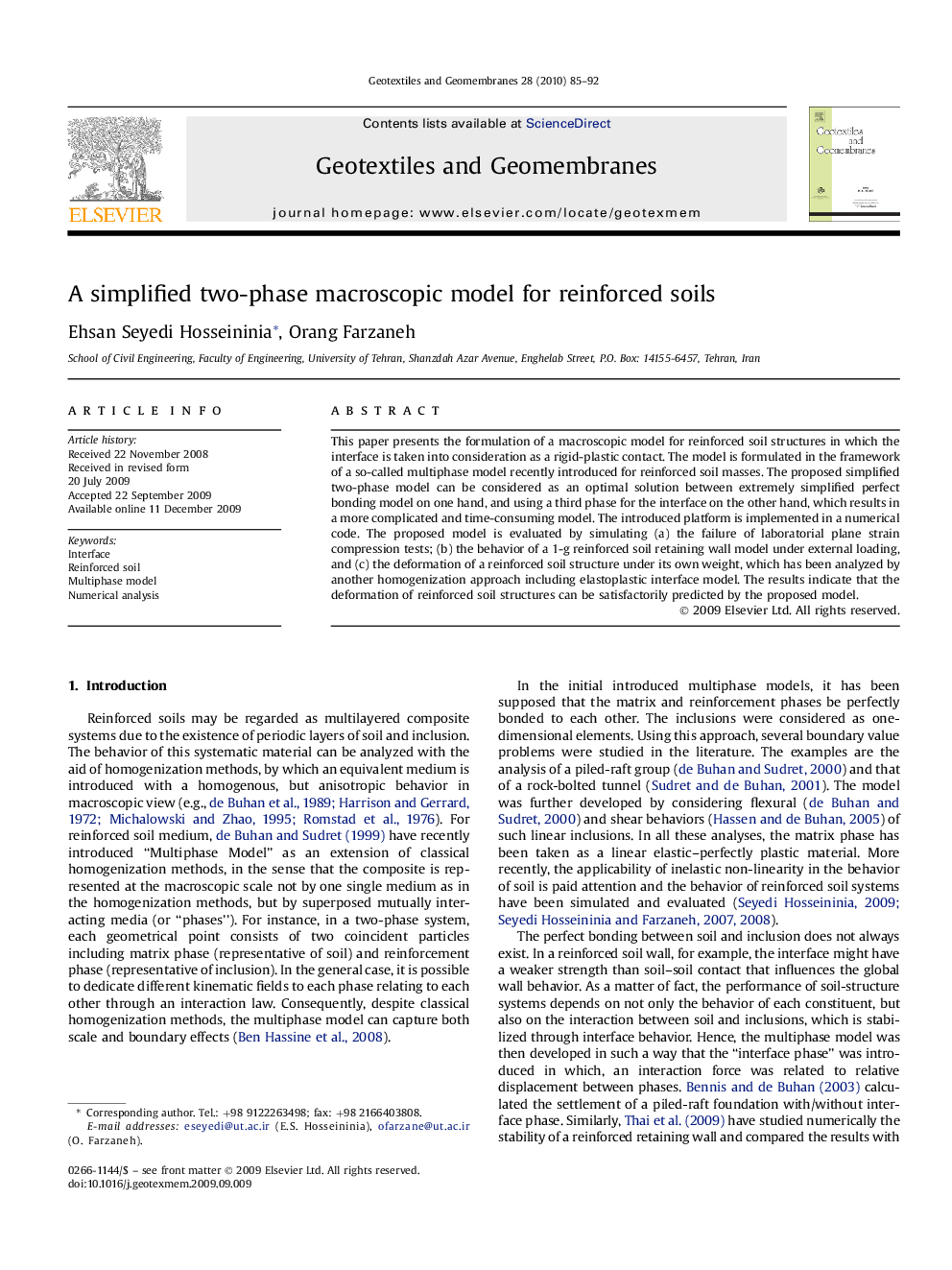 A simplified two-phase macroscopic model for reinforced soils