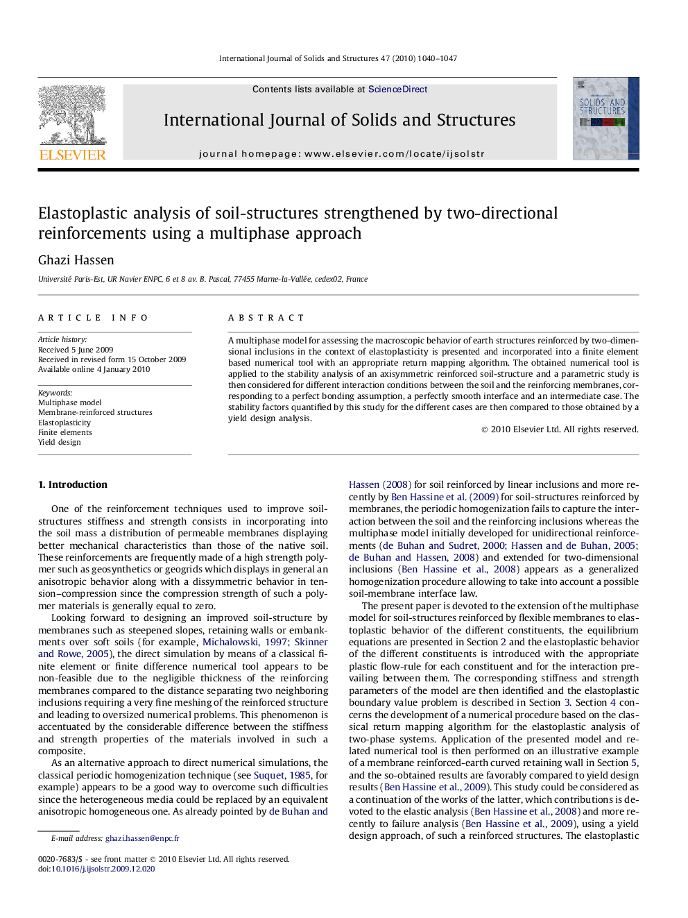 Elastoplastic analysis of soil-structures strengthened by two-directional reinforcements using a multiphase approach