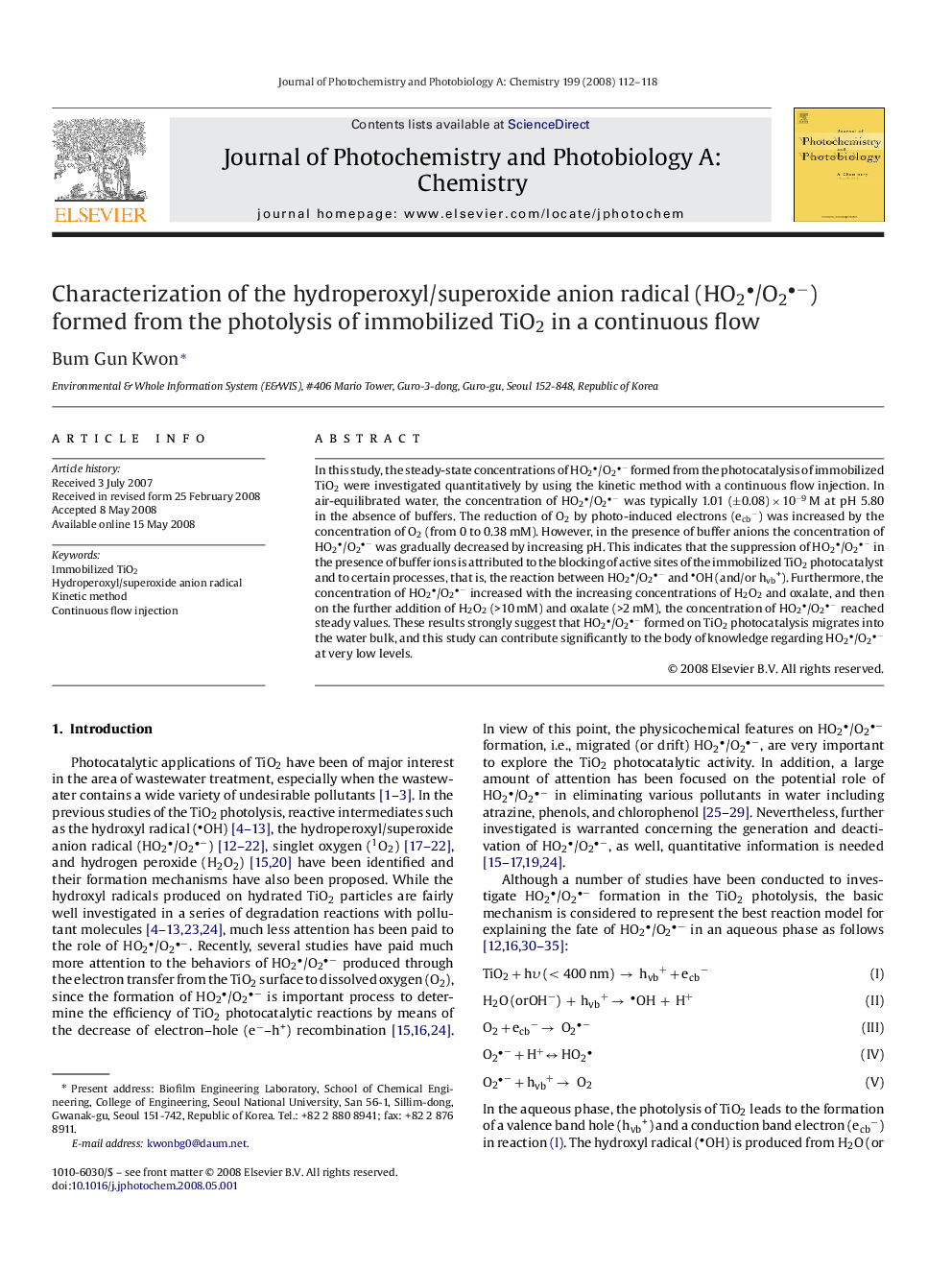 Characterization of the hydroperoxyl/superoxide anion radical (HO2/O2−) formed from the photolysis of immobilized TiO2 in a continuous flow