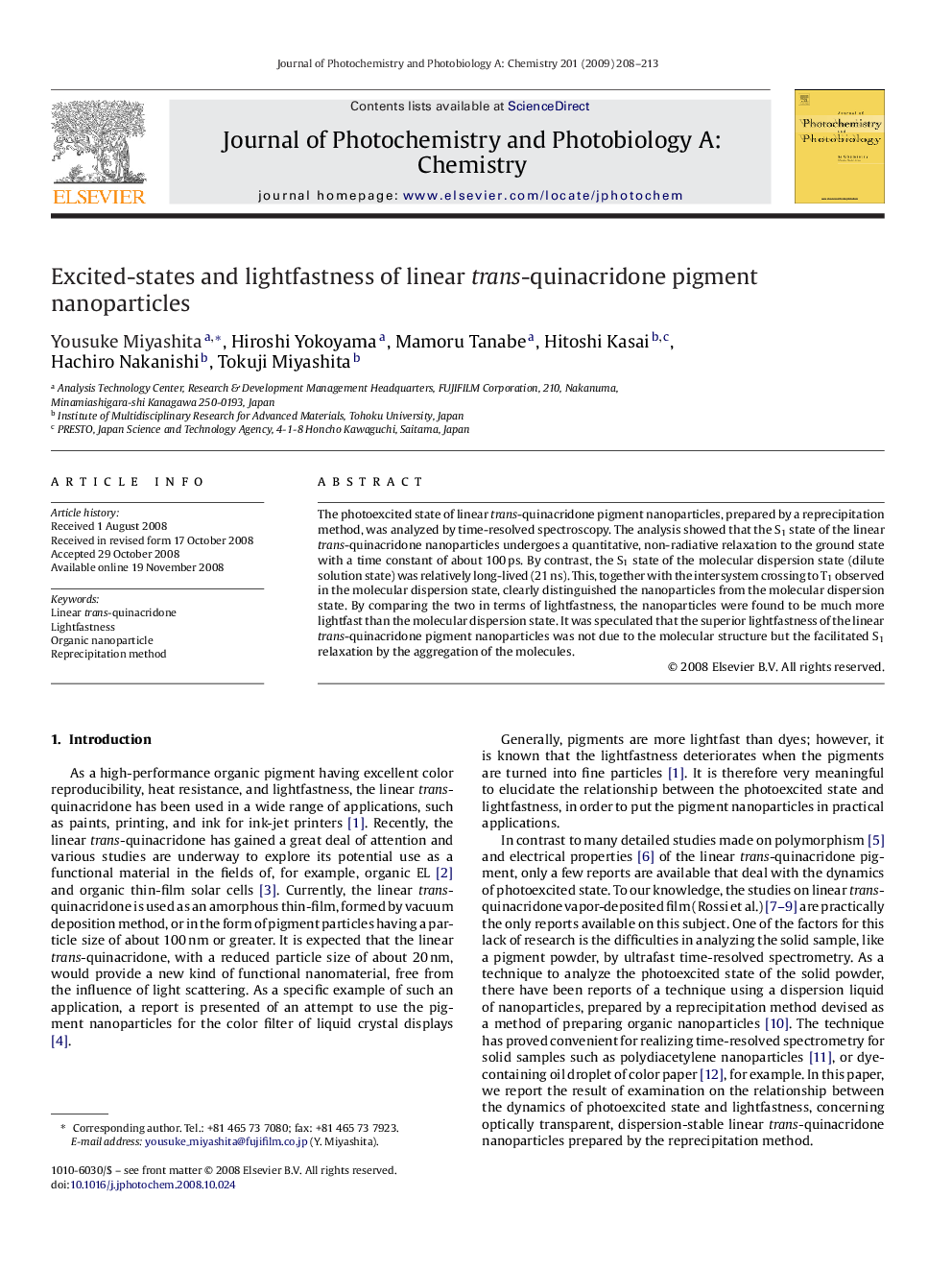 Excited-states and lightfastness of linear trans-quinacridone pigment nanoparticles