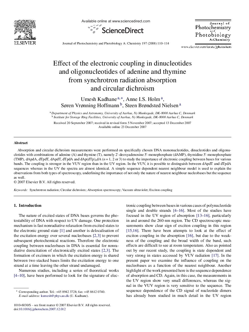 Effect of the electronic coupling in dinucleotides and oligonucleotides of adenine and thymine from synchrotron radiation absorption and circular dichroism