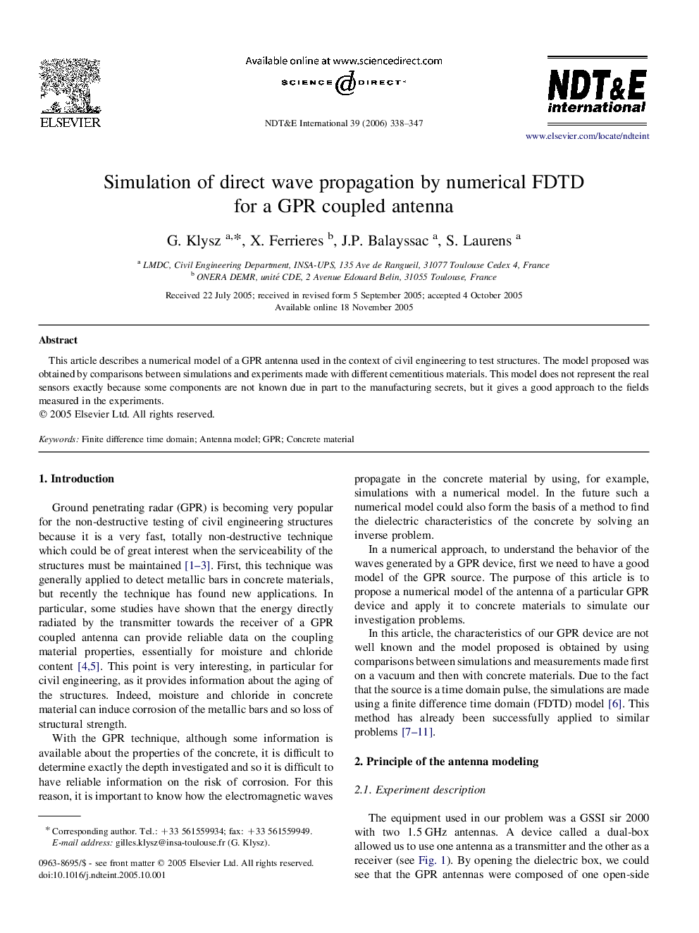 Simulation of direct wave propagation by numerical FDTD for a GPR coupled antenna