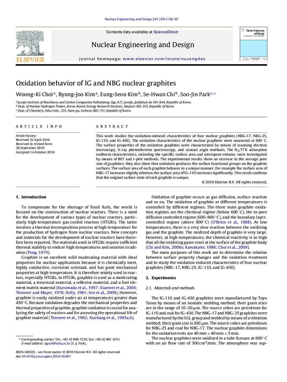 Oxidation behavior of IG and NBG nuclear graphites