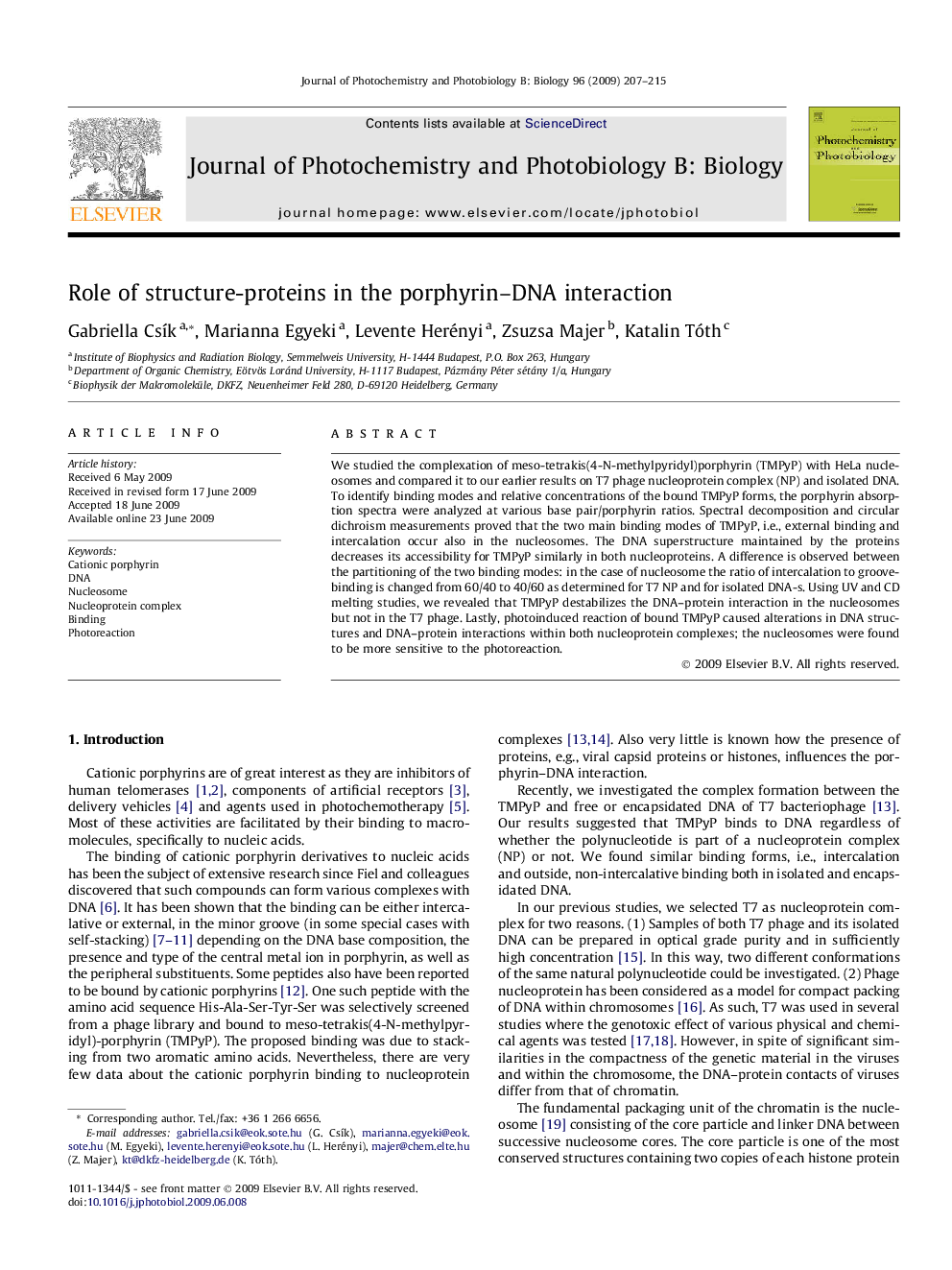 Role of structure-proteins in the porphyrin–DNA interaction