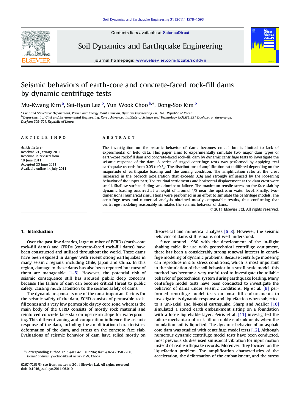 Seismic behaviors of earth-core and concrete-faced rock-fill dams by dynamic centrifuge tests