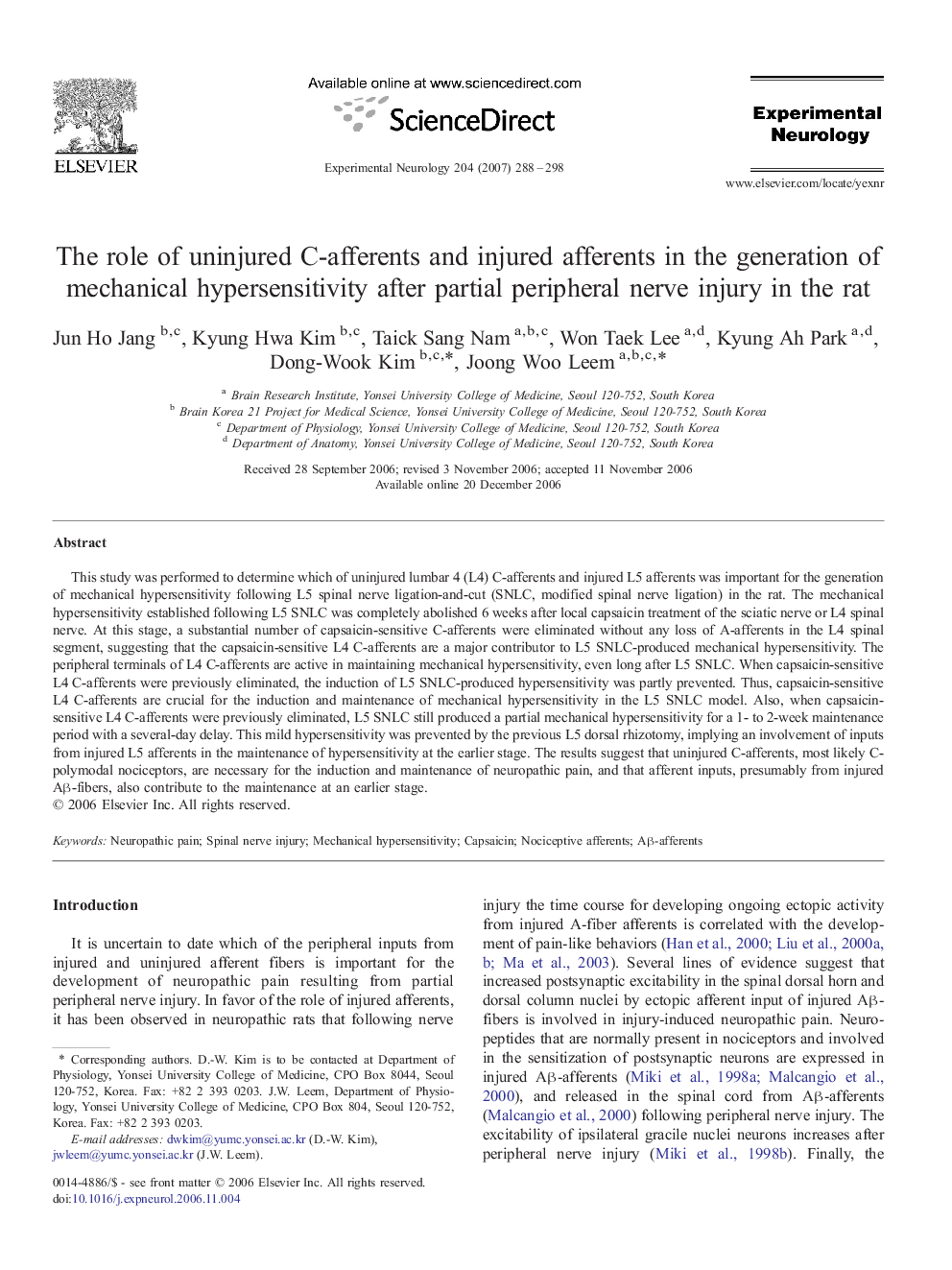 The role of uninjured C-afferents and injured afferents in the generation of mechanical hypersensitivity after partial peripheral nerve injury in the rat