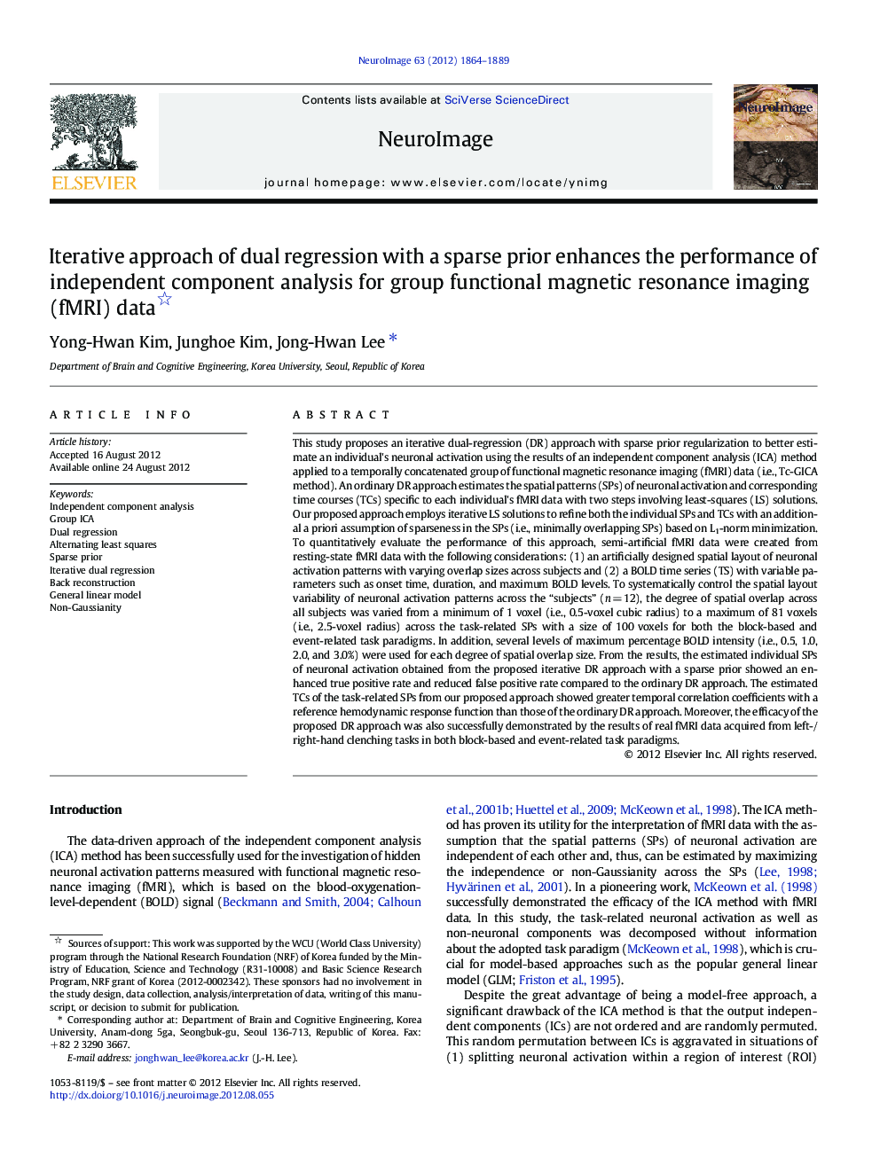 Iterative approach of dual regression with a sparse prior enhances the performance of independent component analysis for group functional magnetic resonance imaging (fMRI) data 