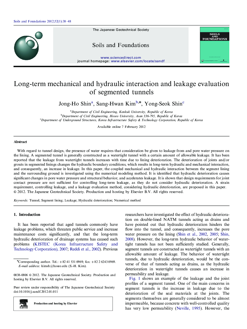 Long-term mechanical and hydraulic interaction and leakage evaluation of segmented tunnels