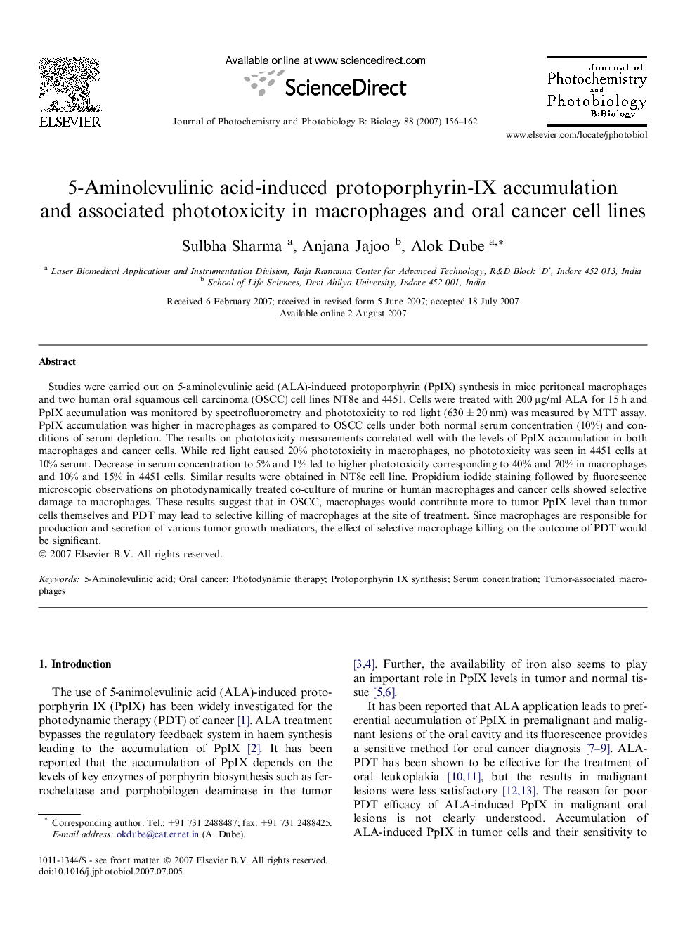 5-Aminolevulinic acid-induced protoporphyrin-IX accumulation and associated phototoxicity in macrophages and oral cancer cell lines