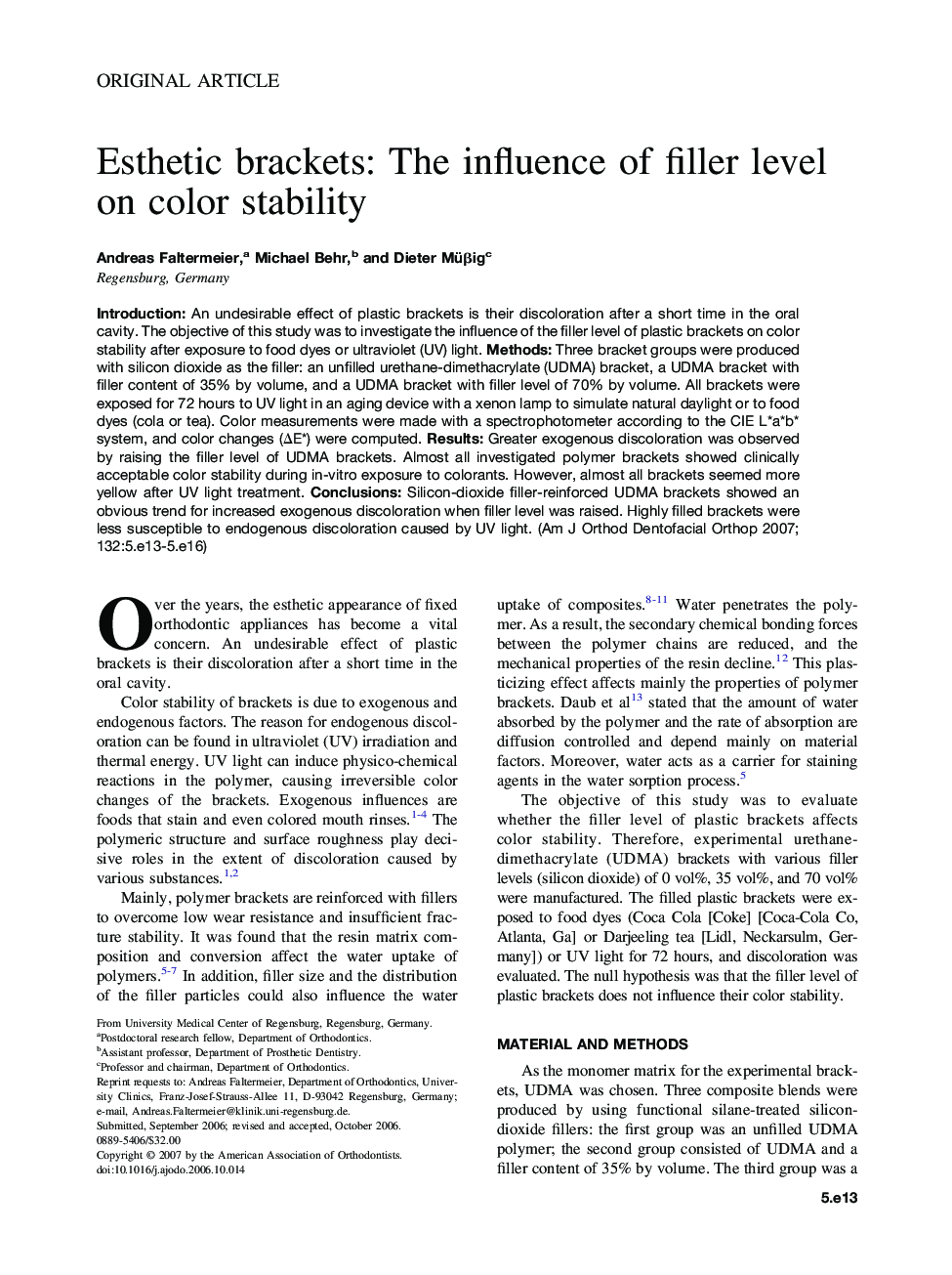 Esthetic brackets: The influence of filler level on color stability