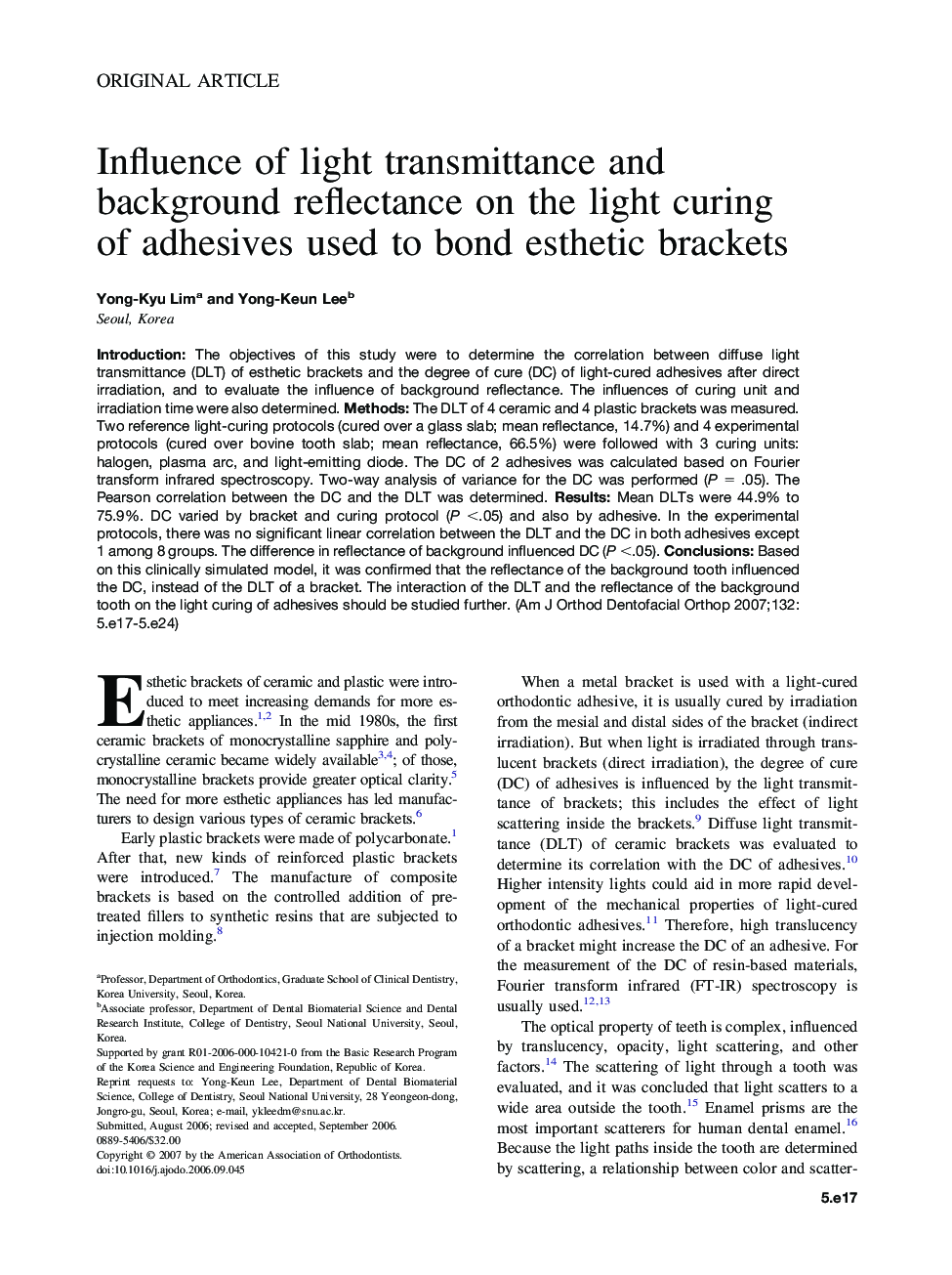 Influence of light transmittance and background reflectance on the light curing of adhesives used to bond esthetic brackets