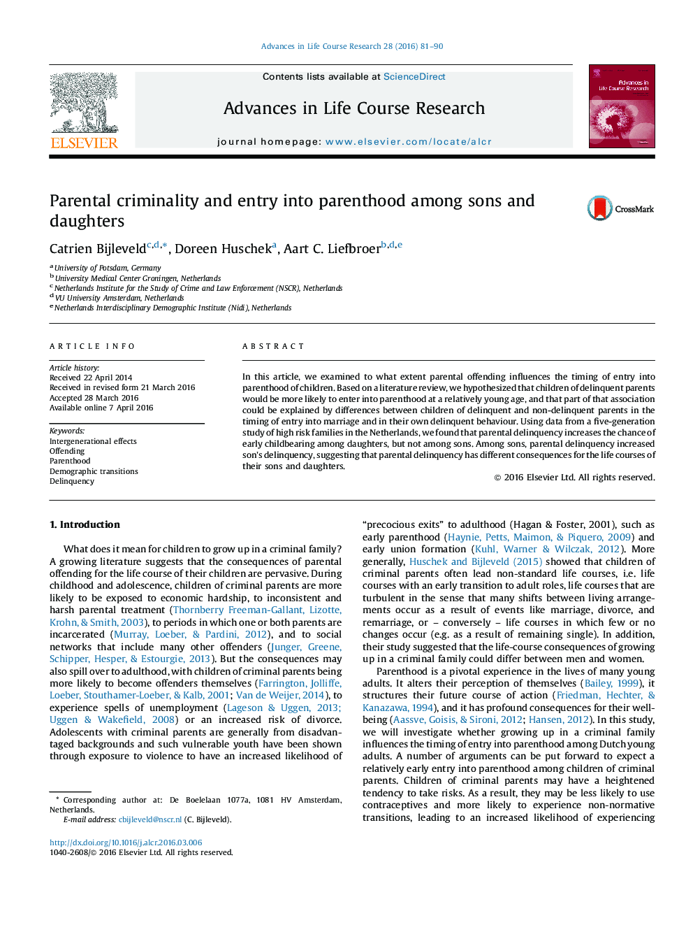 Parental criminality and entry into parenthood among sons and daughters