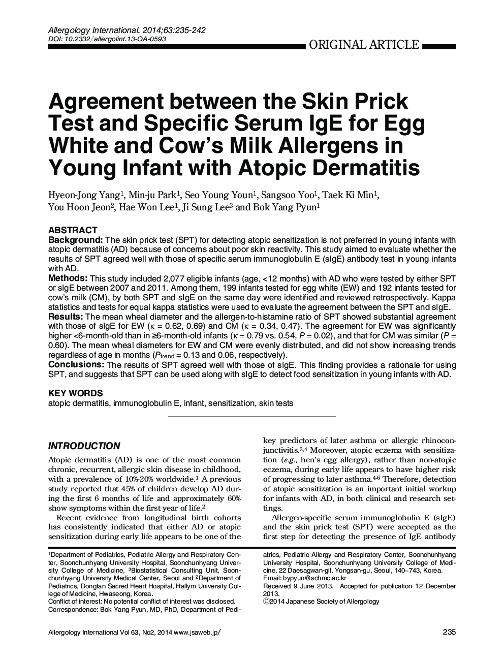 Agreement between the Skin Prick Test and Specific Serum IgE for Egg White and Cow's Milk Allergens in Young Infant with Atopic Dermatitis