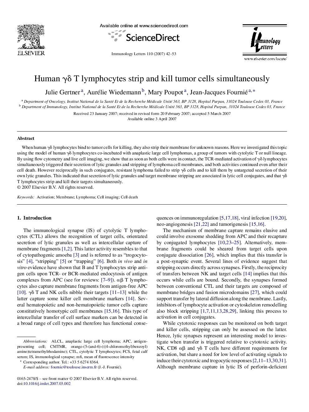 Human γδ T lymphocytes strip and kill tumor cells simultaneously