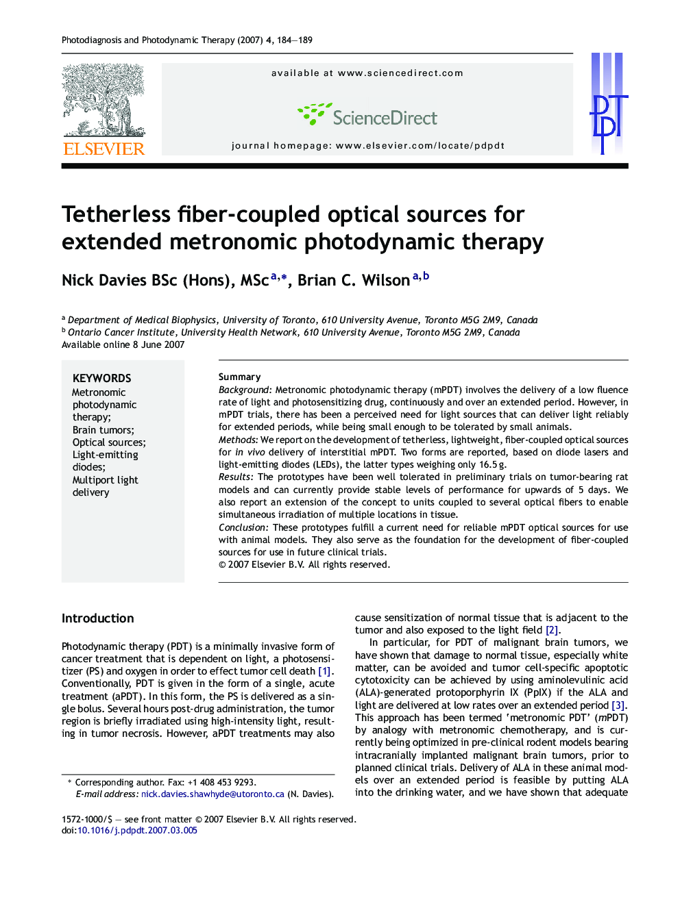Tetherless fiber-coupled optical sources for extended metronomic photodynamic therapy
