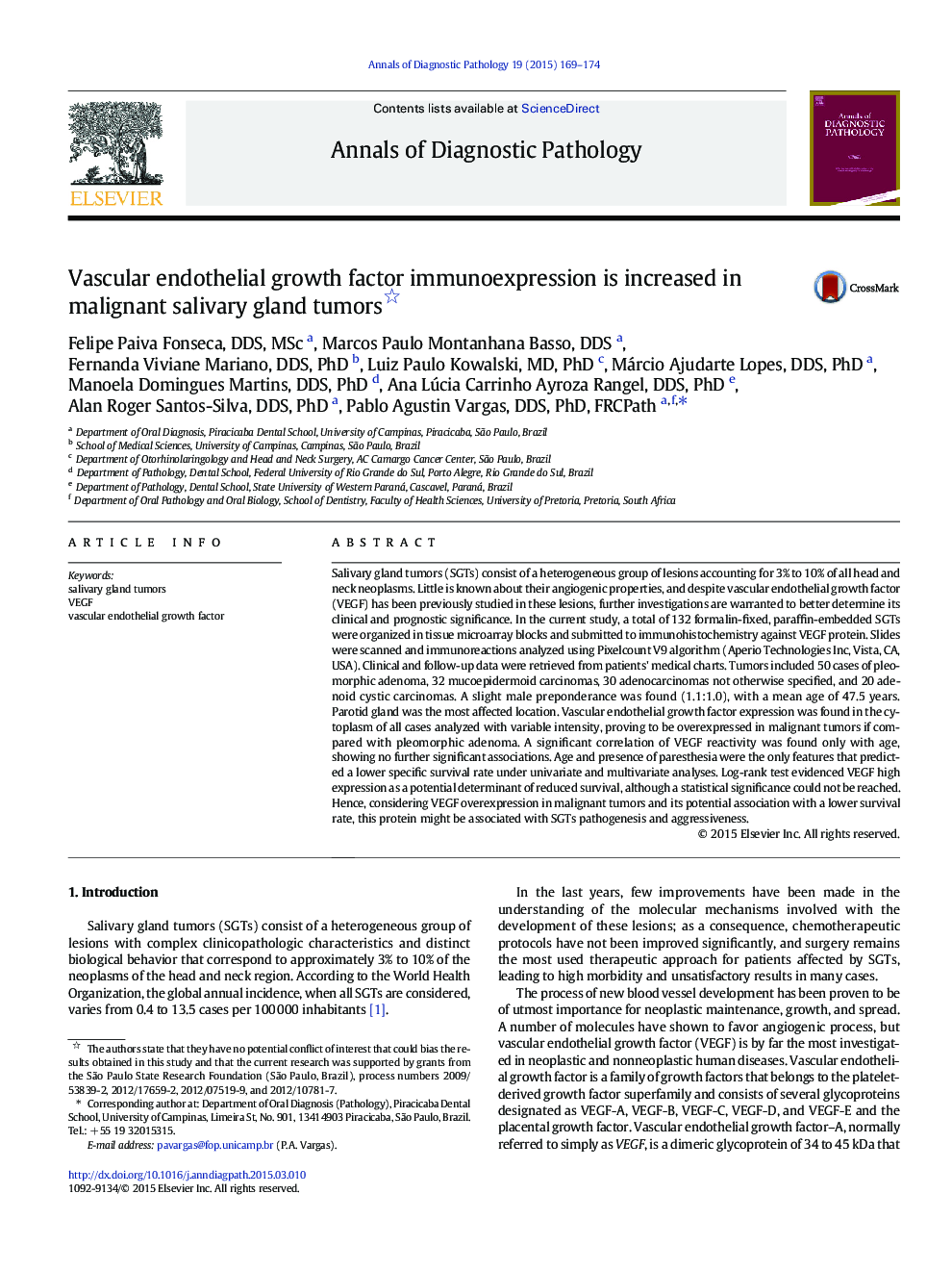 Vascular endothelial growth factor immunoexpression is increased in malignant salivary gland tumors 