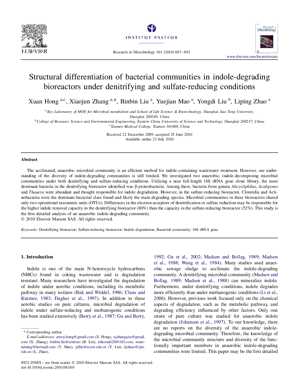 Structural differentiation of bacterial communities in indole-degrading bioreactors under denitrifying and sulfate-reducing conditions