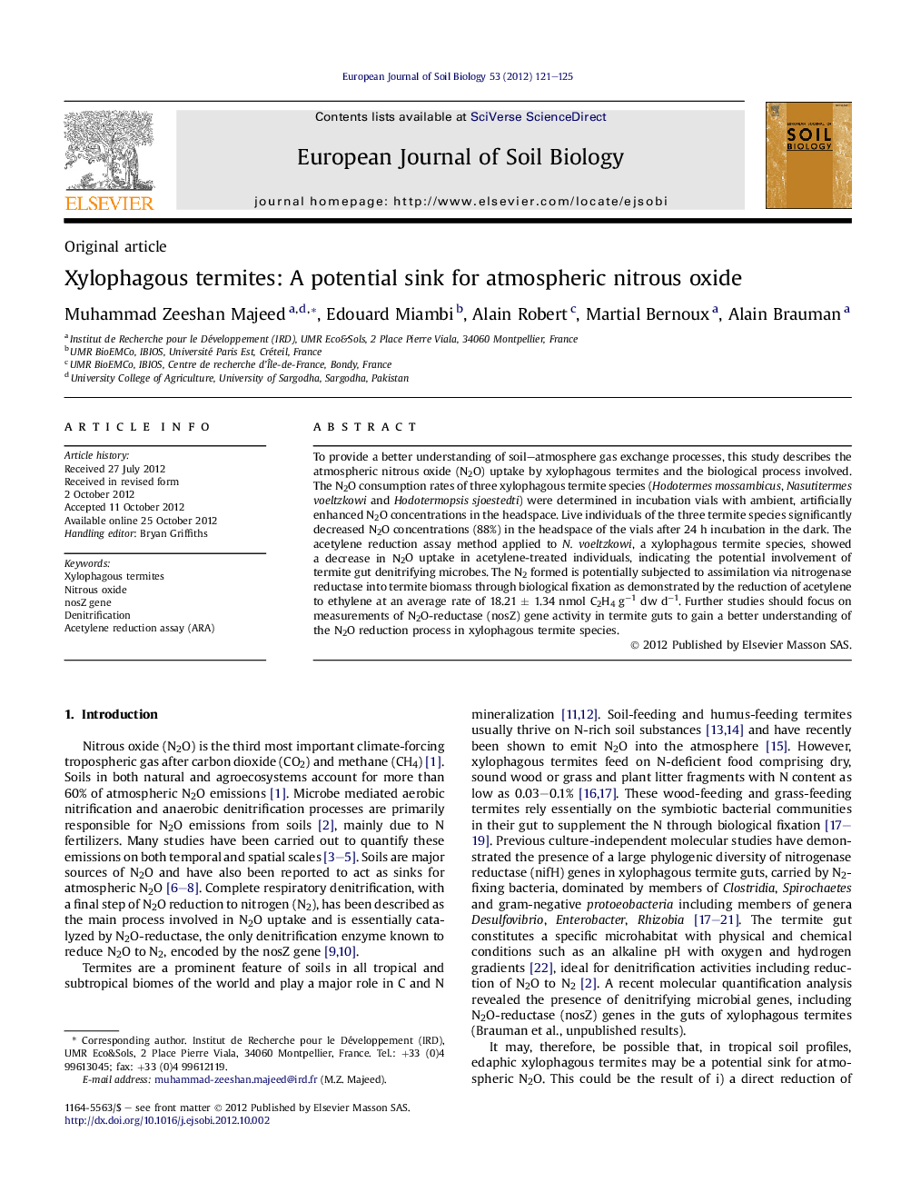 Xylophagous termites: A potential sink for atmospheric nitrous oxide