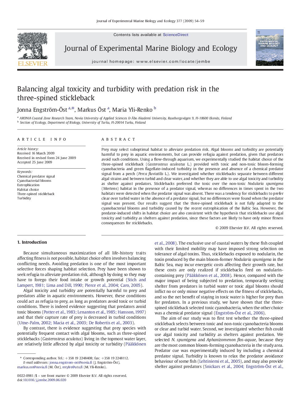 Balancing algal toxicity and turbidity with predation risk in the three-spined stickleback