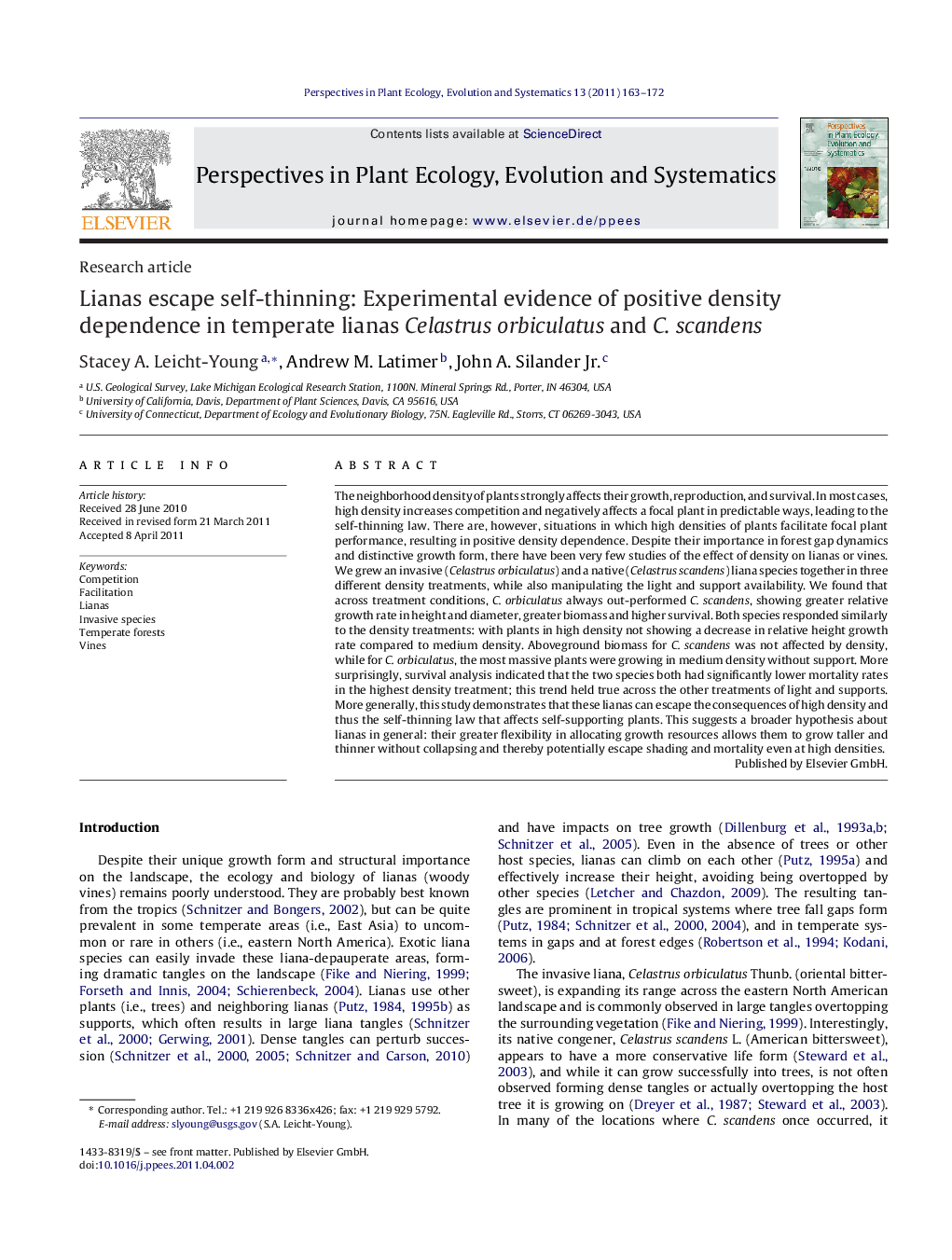 Lianas escape self-thinning: Experimental evidence of positive density dependence in temperate lianas Celastrus orbiculatus and C. scandens