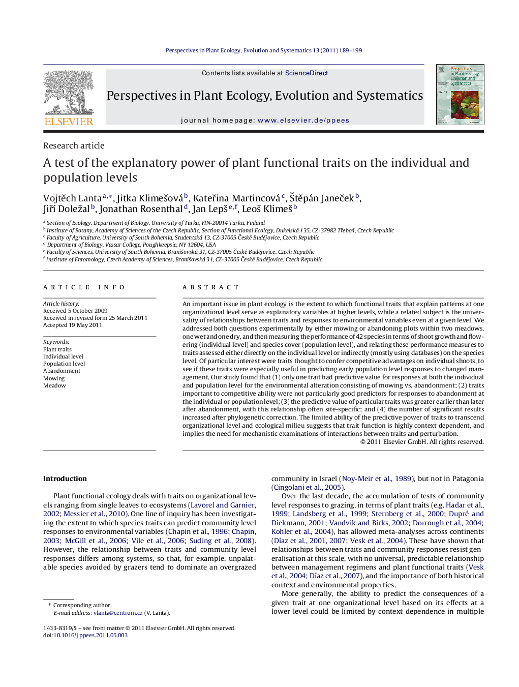 A test of the explanatory power of plant functional traits on the individual and population levels