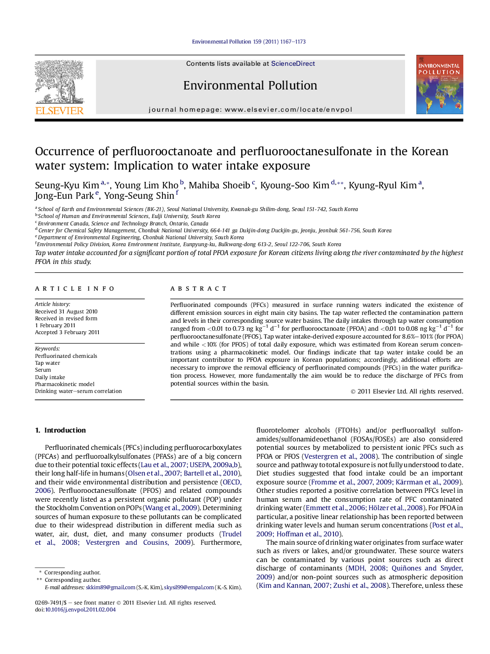 Occurrence of perfluorooctanoate and perfluorooctanesulfonate in the Korean water system: Implication to water intake exposure