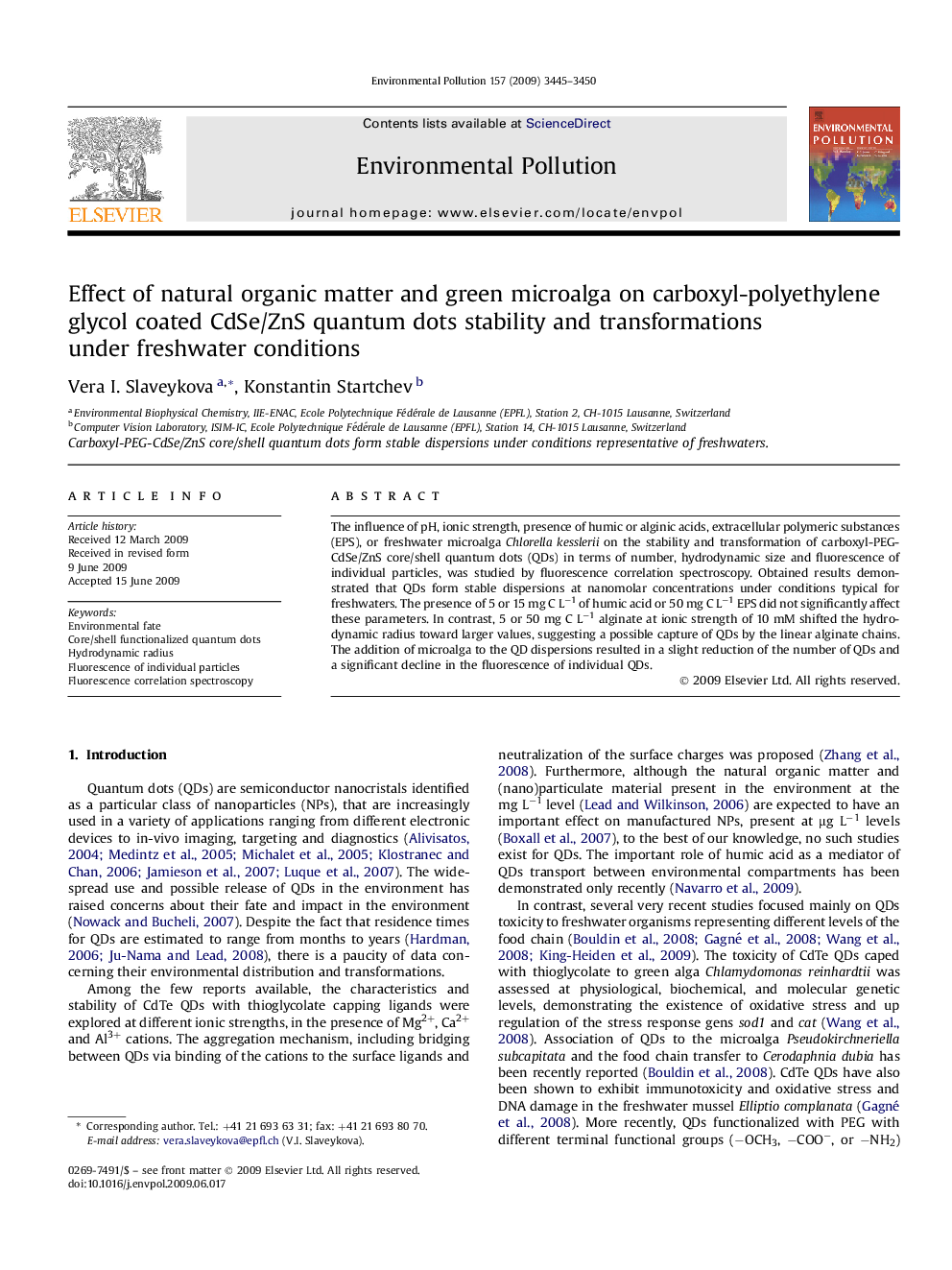 Effect of natural organic matter and green microalga on carboxyl-polyethylene glycol coated CdSe/ZnS quantum dots stability and transformations under freshwater conditions