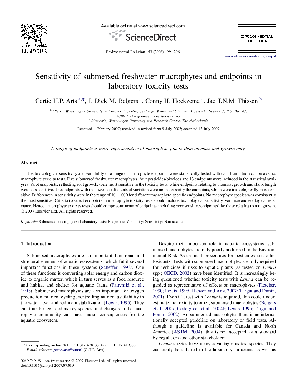 Sensitivity of submersed freshwater macrophytes and endpoints in laboratory toxicity tests