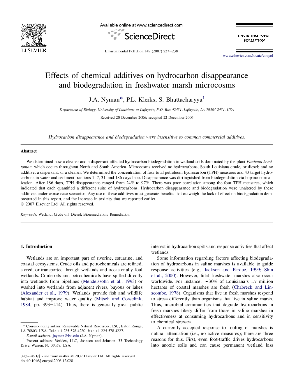 Effects of chemical additives on hydrocarbon disappearance and biodegradation in freshwater marsh microcosms