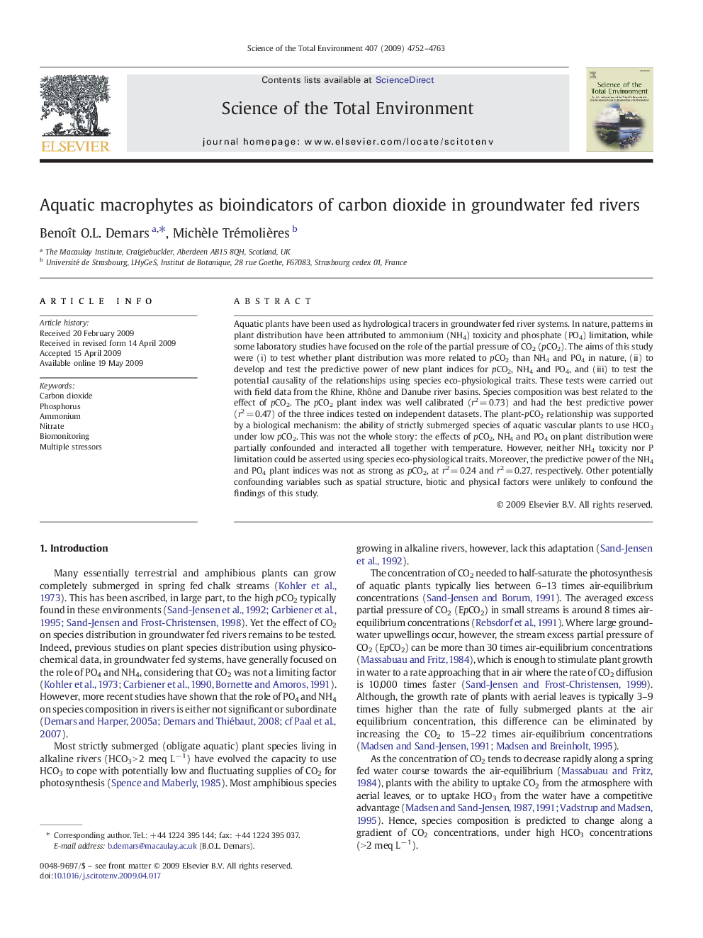 Aquatic macrophytes as bioindicators of carbon dioxide in groundwater fed rivers