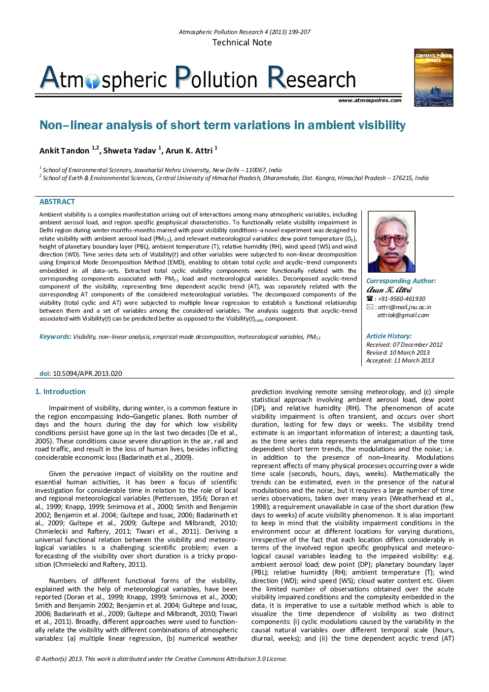 Non–linear analysis of short term variations in ambient visibility