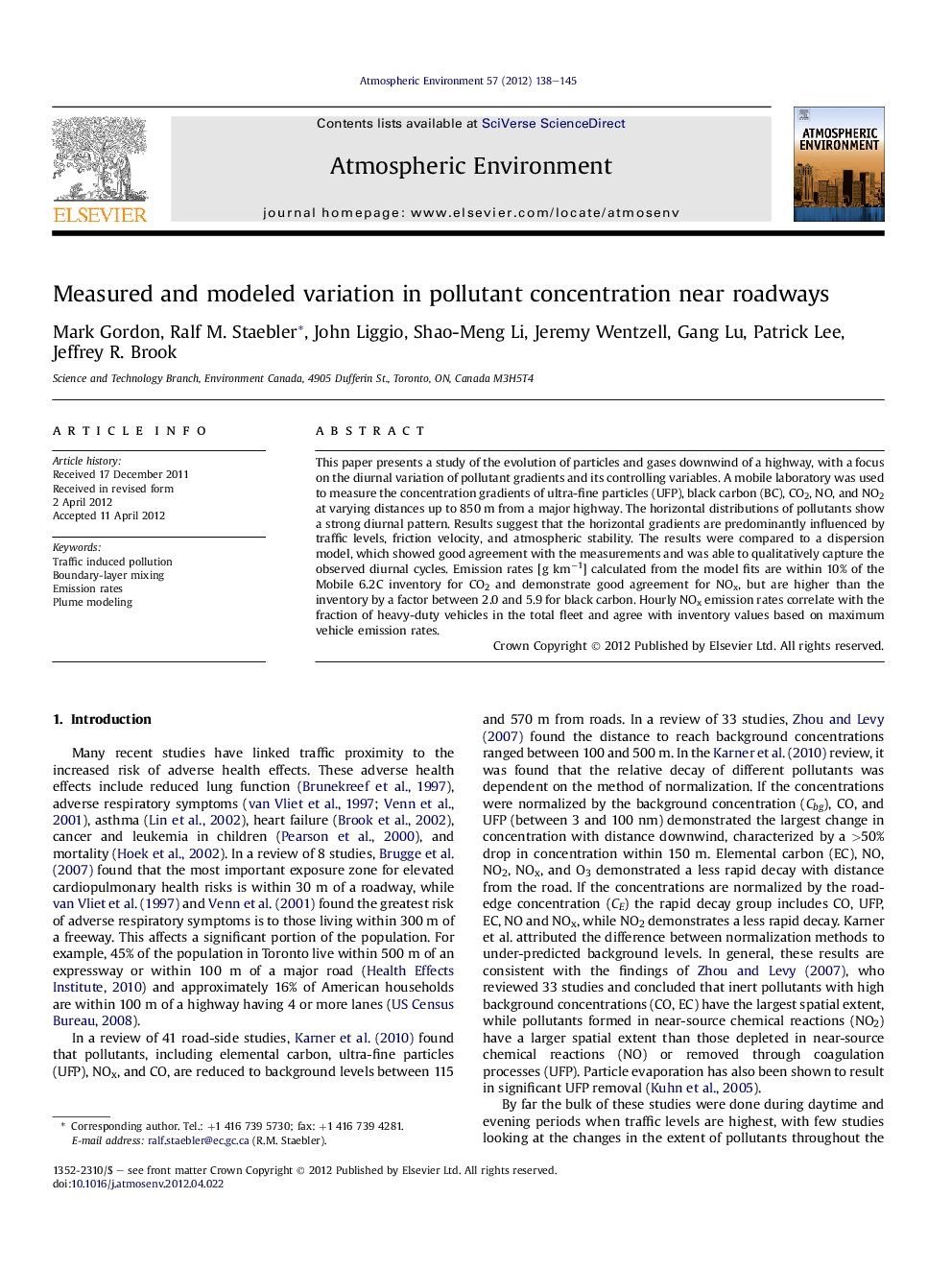 Measured and modeled variation in pollutant concentration near roadways