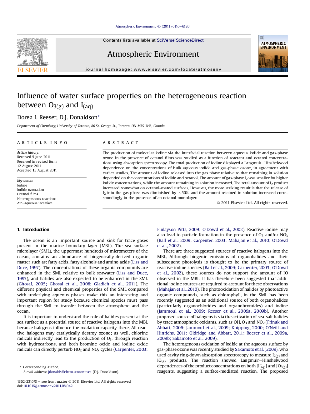 Influence of water surface properties on the heterogeneous reaction between O3(g) and I(aq)−