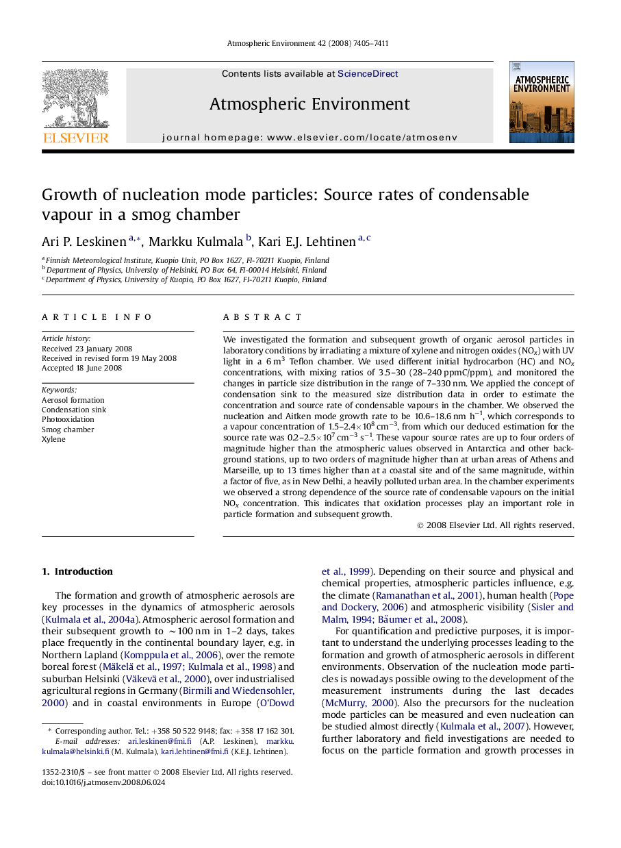 Growth of nucleation mode particles: Source rates of condensable vapour in a smog chamber