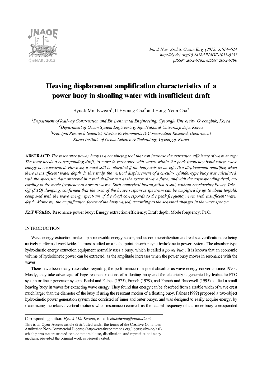 Heaving displacement amplification characteristics of a power buoy in shoaling water with insufficient draft