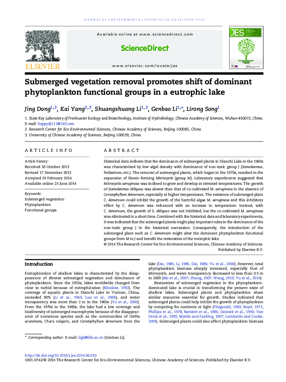 Submerged vegetation removal promotes shift of dominant phytoplankton functional groups in a eutrophic lake