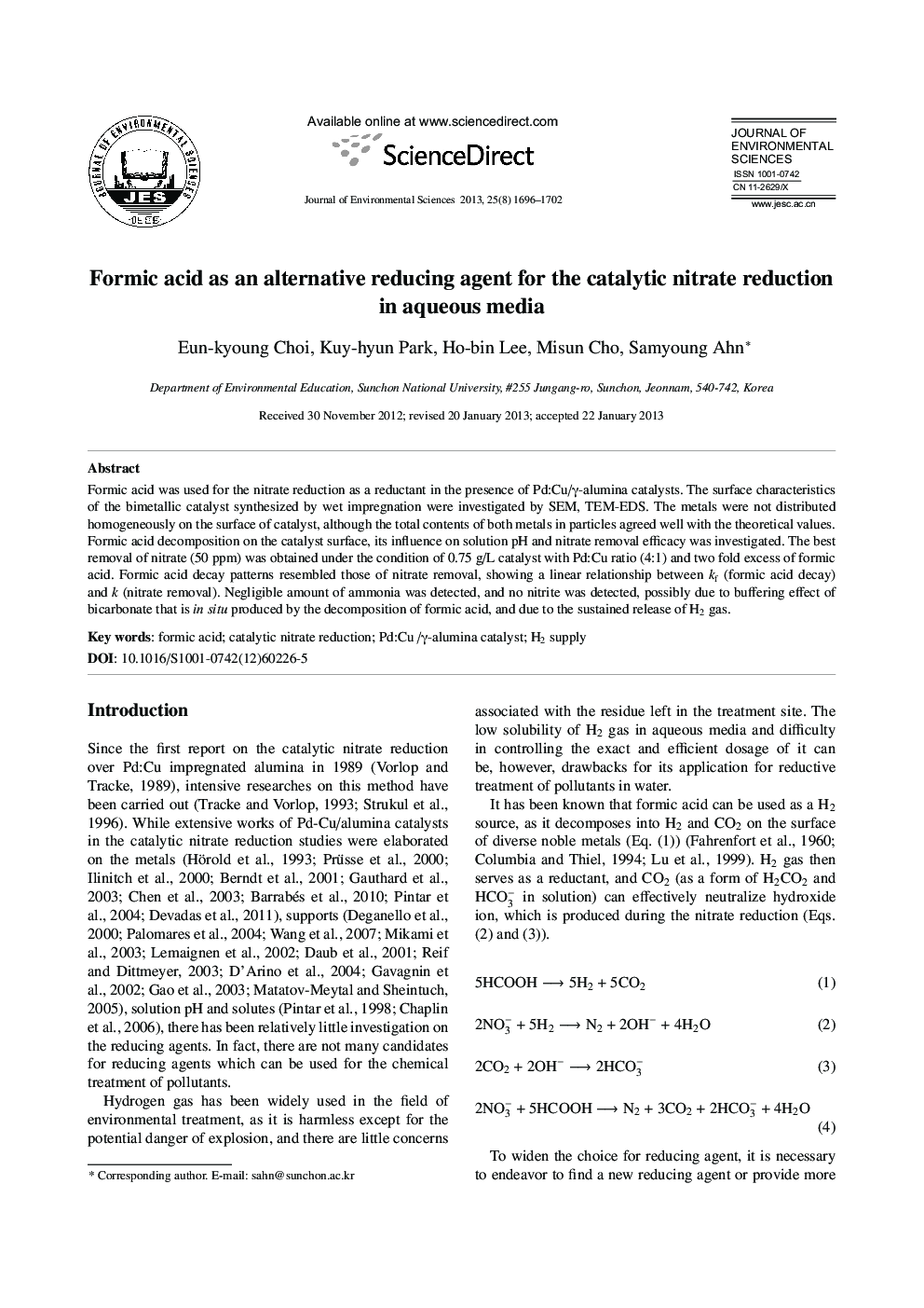 Formic acid as an alternative reducing agent for the catalytic nitrate reduction in aqueous media