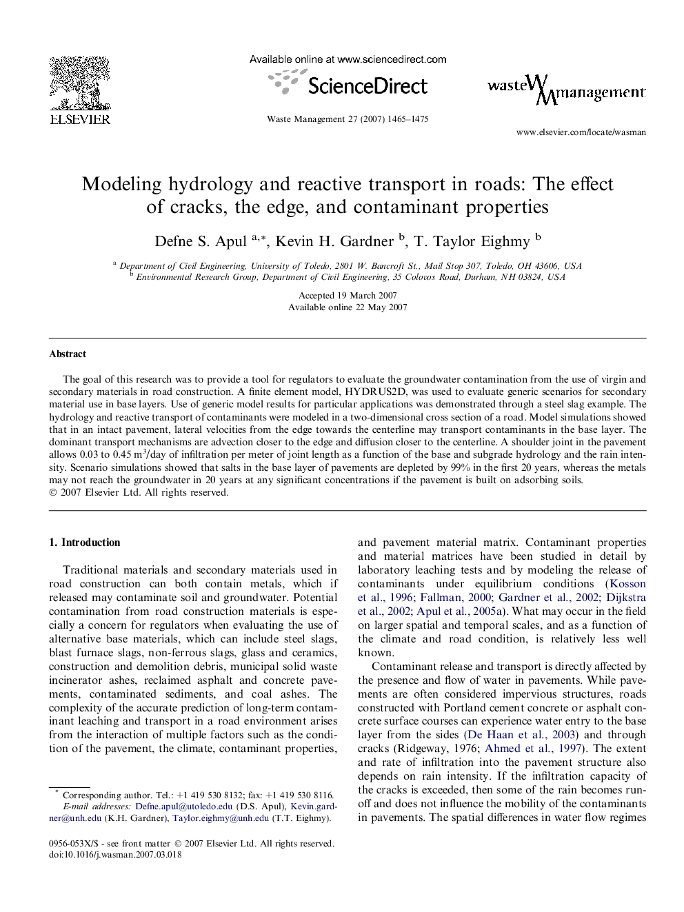 Modeling hydrology and reactive transport in roads: The effect of cracks, the edge, and contaminant properties