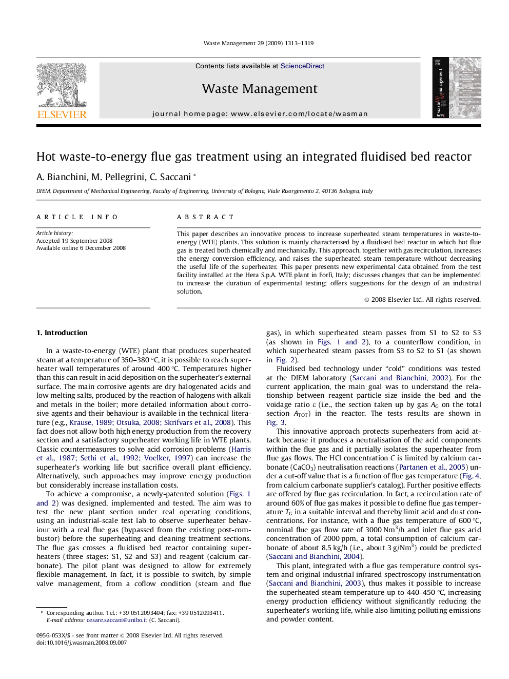 Hot waste-to-energy flue gas treatment using an integrated fluidised bed reactor