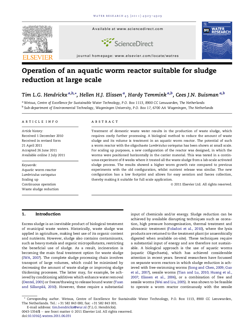 Operation of an aquatic worm reactor suitable for sludge reduction at large scale