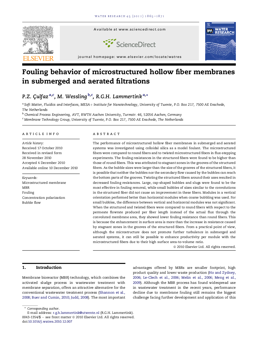 Fouling behavior of microstructured hollow fiber membranes in submerged and aerated filtrations