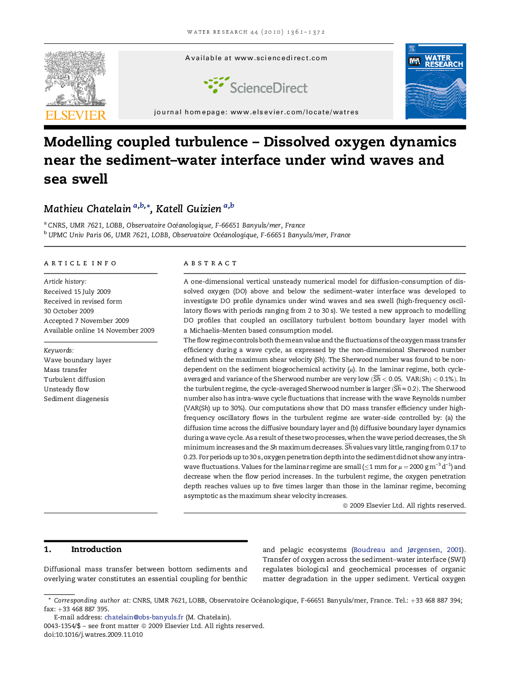 Modelling coupled turbulence – Dissolved oxygen dynamics near the sediment–water interface under wind waves and sea swell