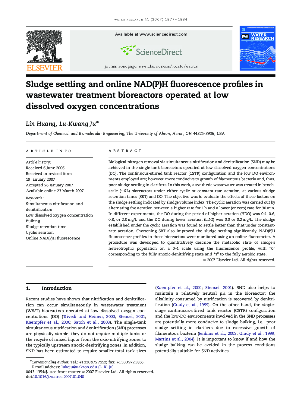 Sludge settling and online NAD(P)H fluorescence profiles in wastewater treatment bioreactors operated at low dissolved oxygen concentrations